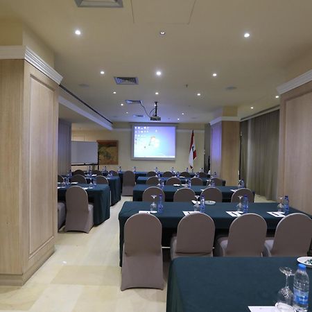 Warwick Palm Beach Hotel Beirut Bagian luar foto