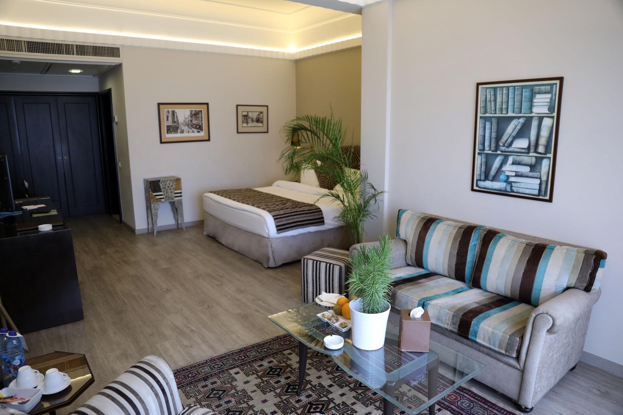 Warwick Palm Beach Hotel Beirut Bagian luar foto