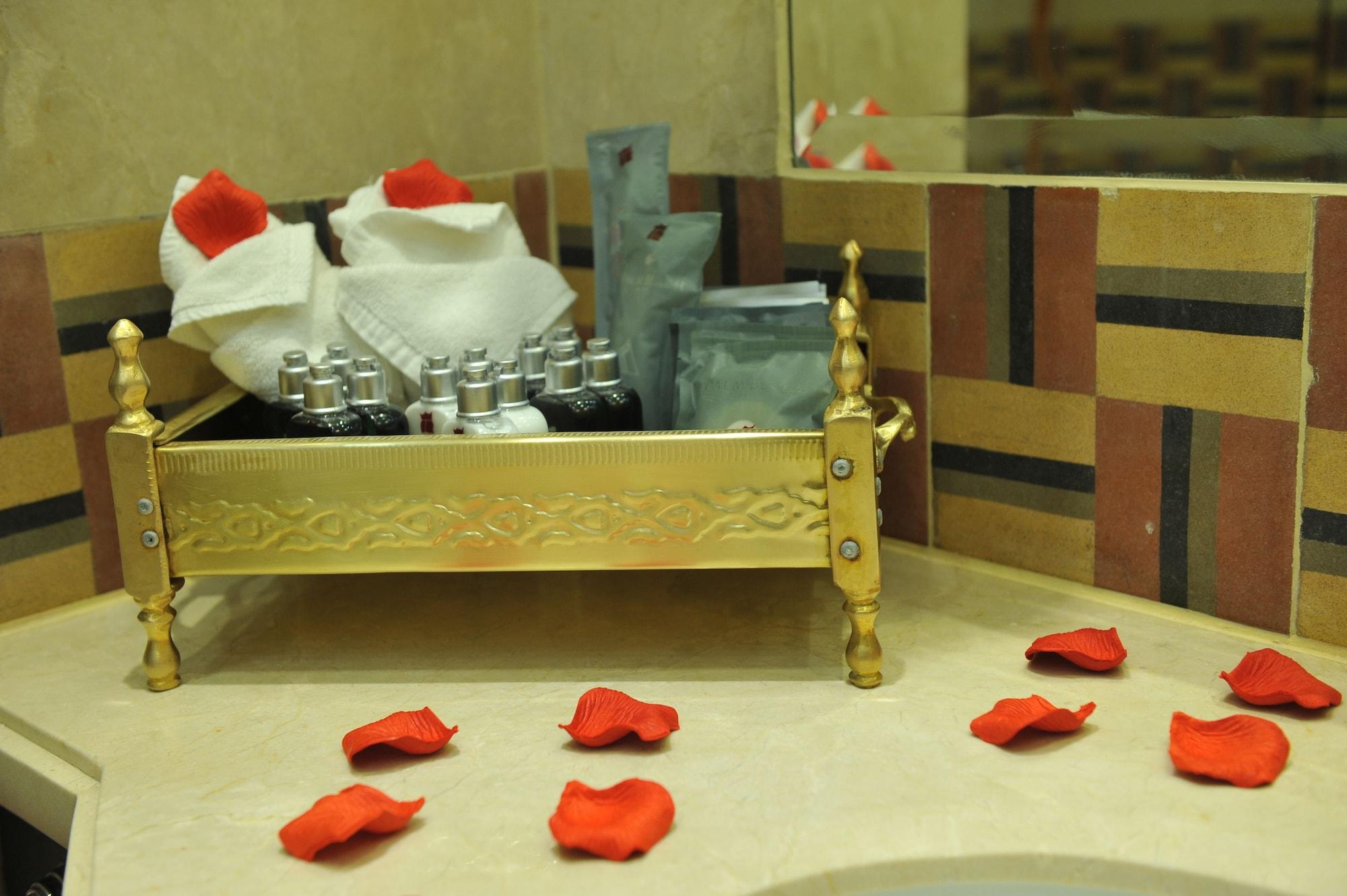 Warwick Palm Beach Hotel Beirut Bagian luar foto