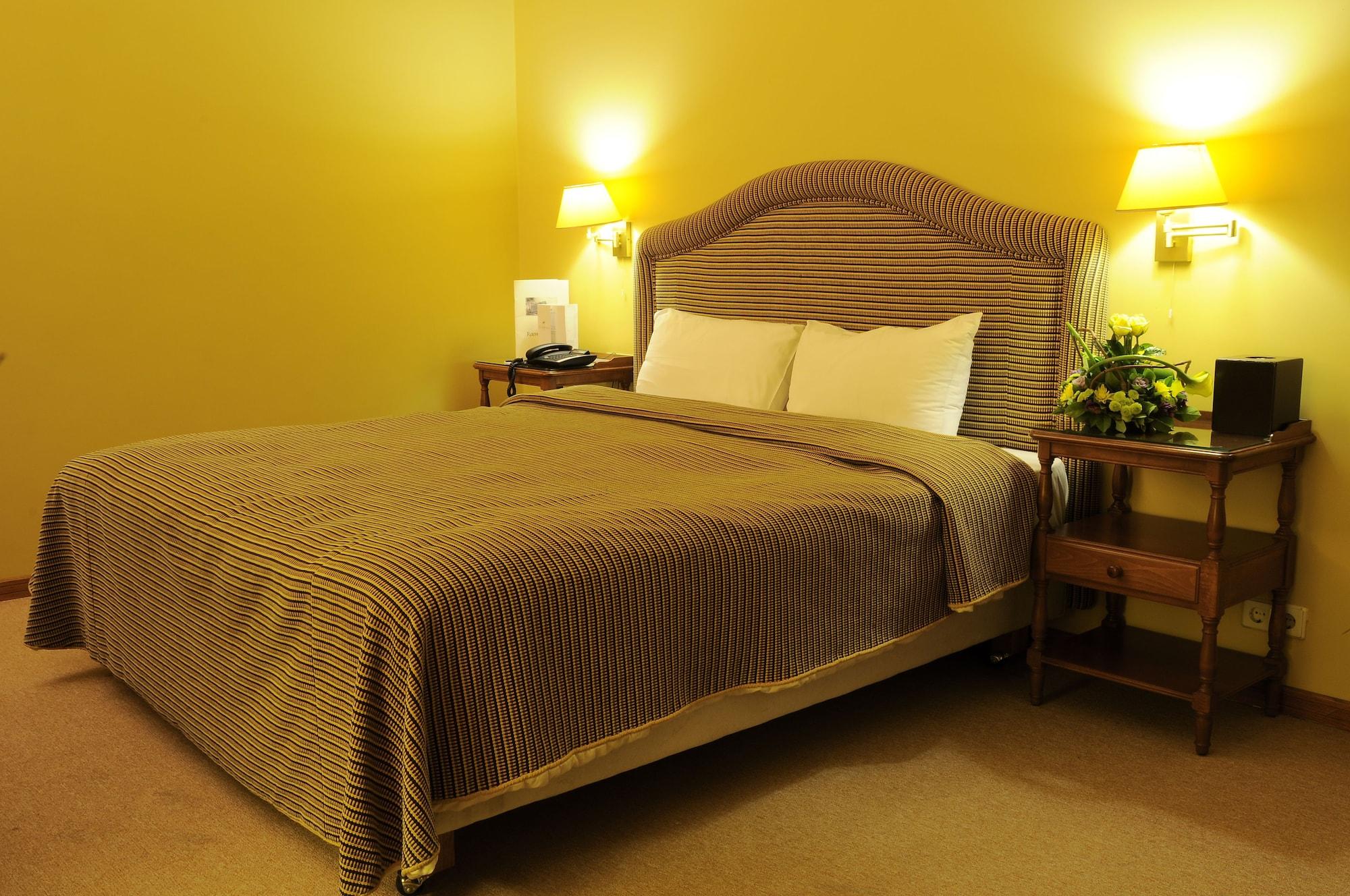 Warwick Palm Beach Hotel Beirut Bagian luar foto