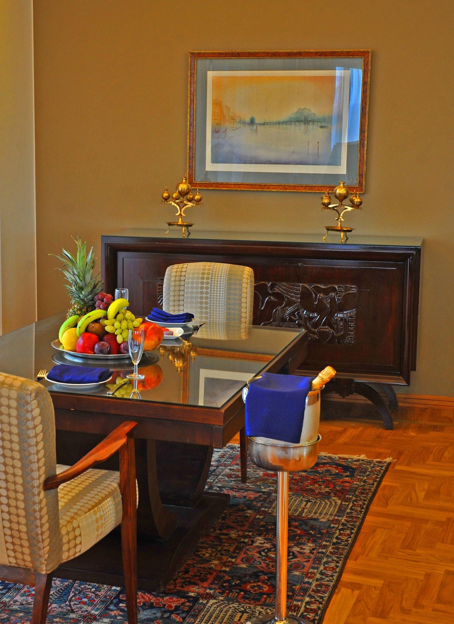 Warwick Palm Beach Hotel Beirut Bagian luar foto