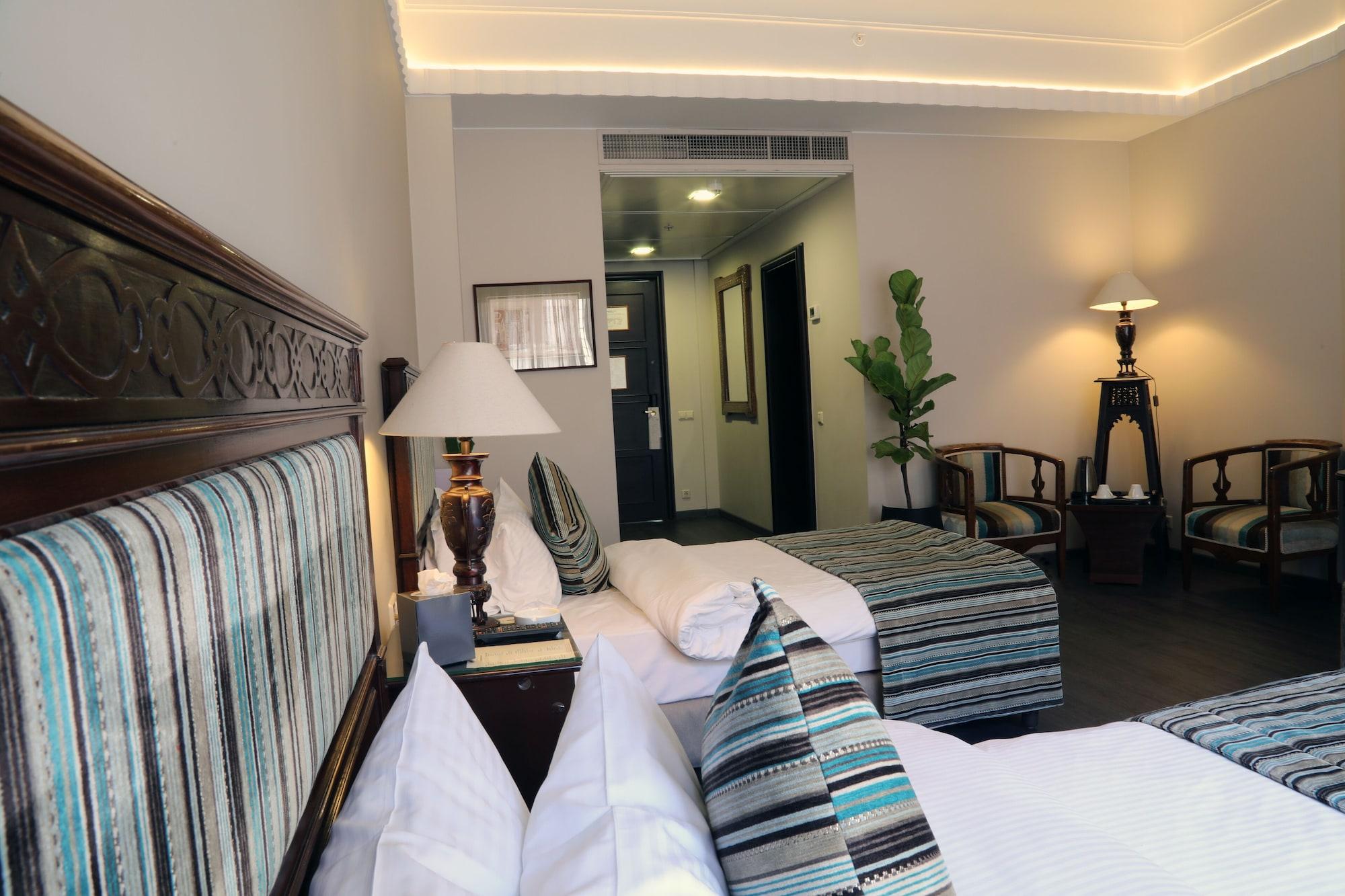 Warwick Palm Beach Hotel Beirut Bagian luar foto