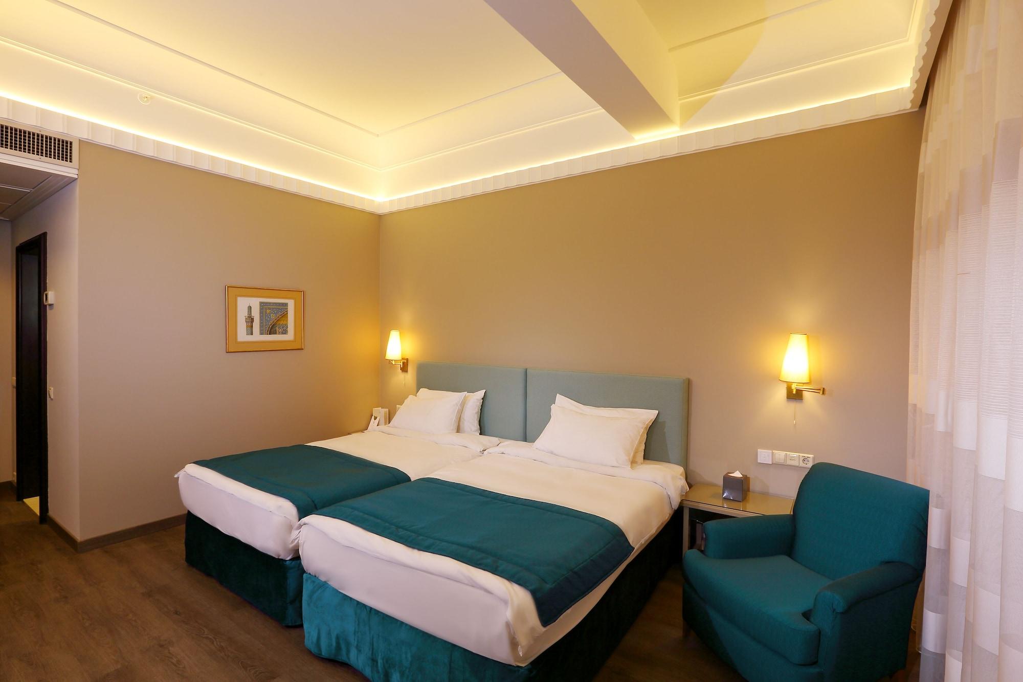 Warwick Palm Beach Hotel Beirut Bagian luar foto