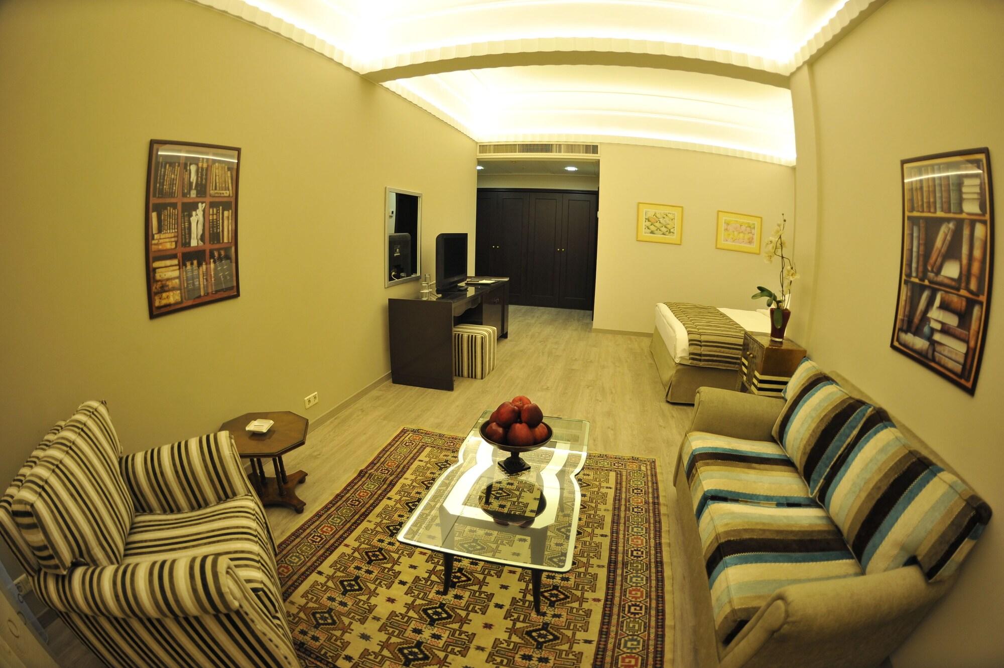 Warwick Palm Beach Hotel Beirut Bagian luar foto