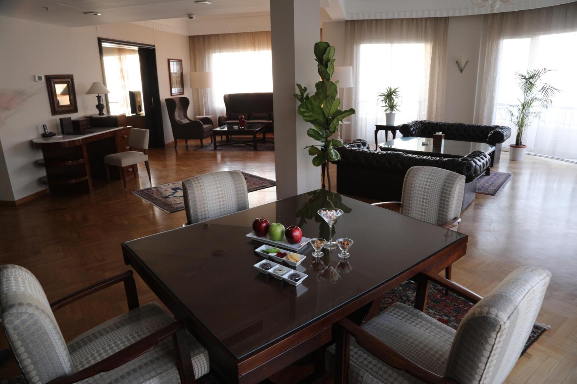 Warwick Palm Beach Hotel Beirut Bagian luar foto
