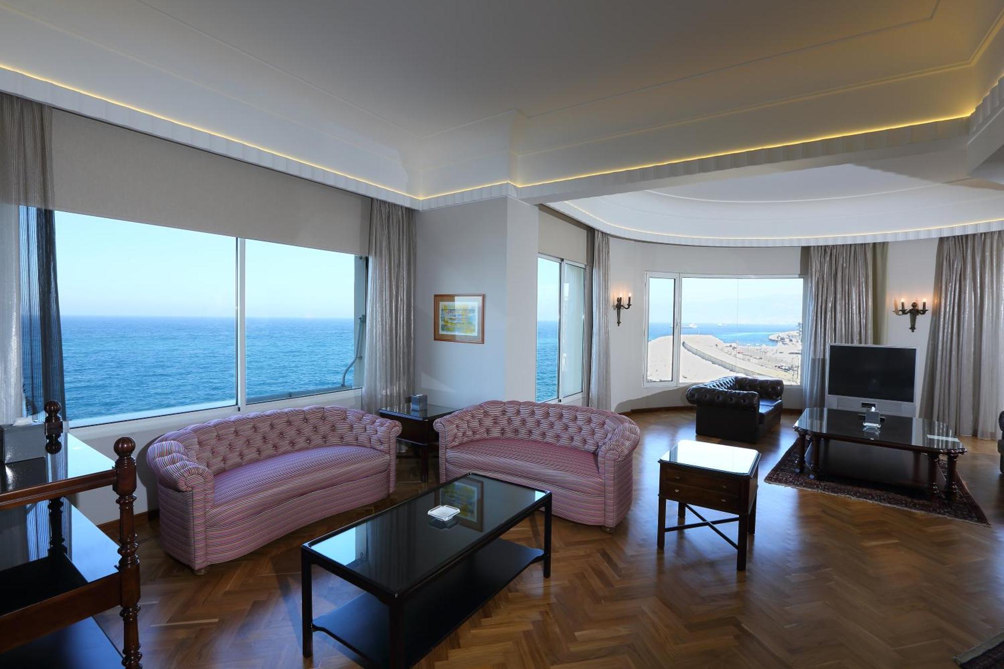 Warwick Palm Beach Hotel Beirut Bagian luar foto