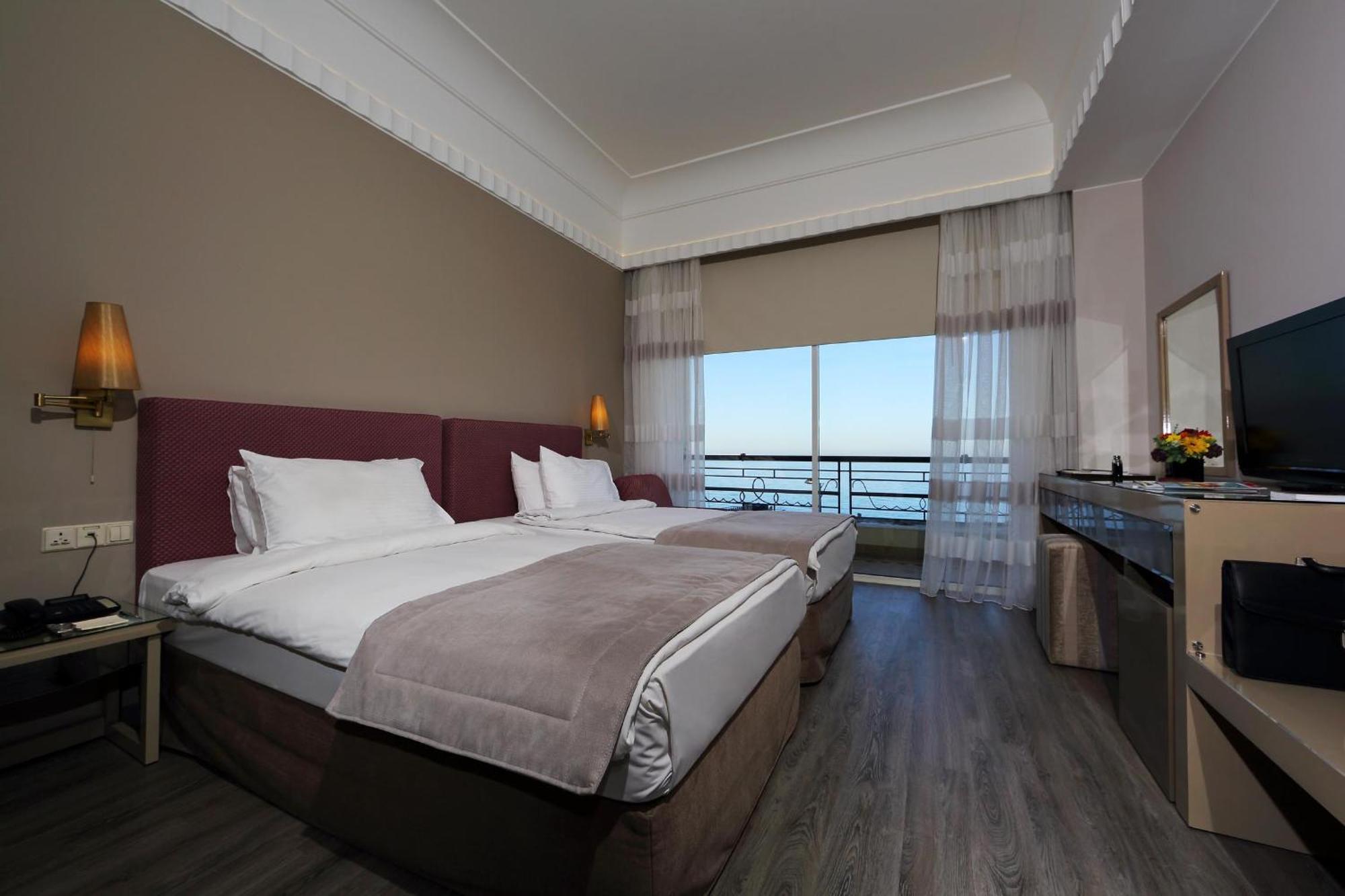Warwick Palm Beach Hotel Beirut Ruang foto
