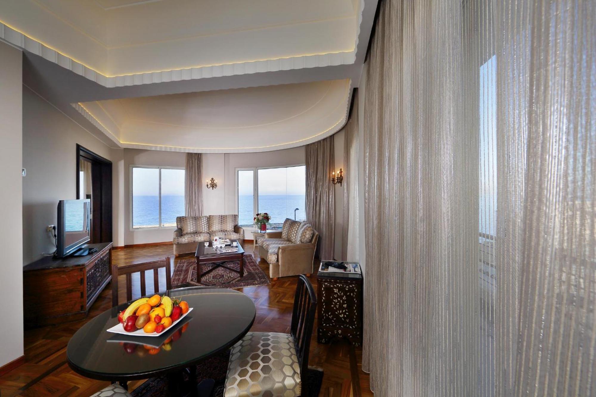 Warwick Palm Beach Hotel Beirut Ruang foto